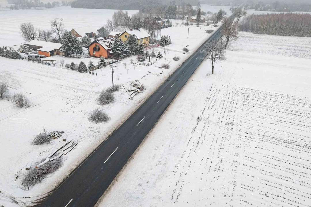 Przy DW 704 w Łódzkiem powstaje nowa ścieżka dla pieszych i rowerów