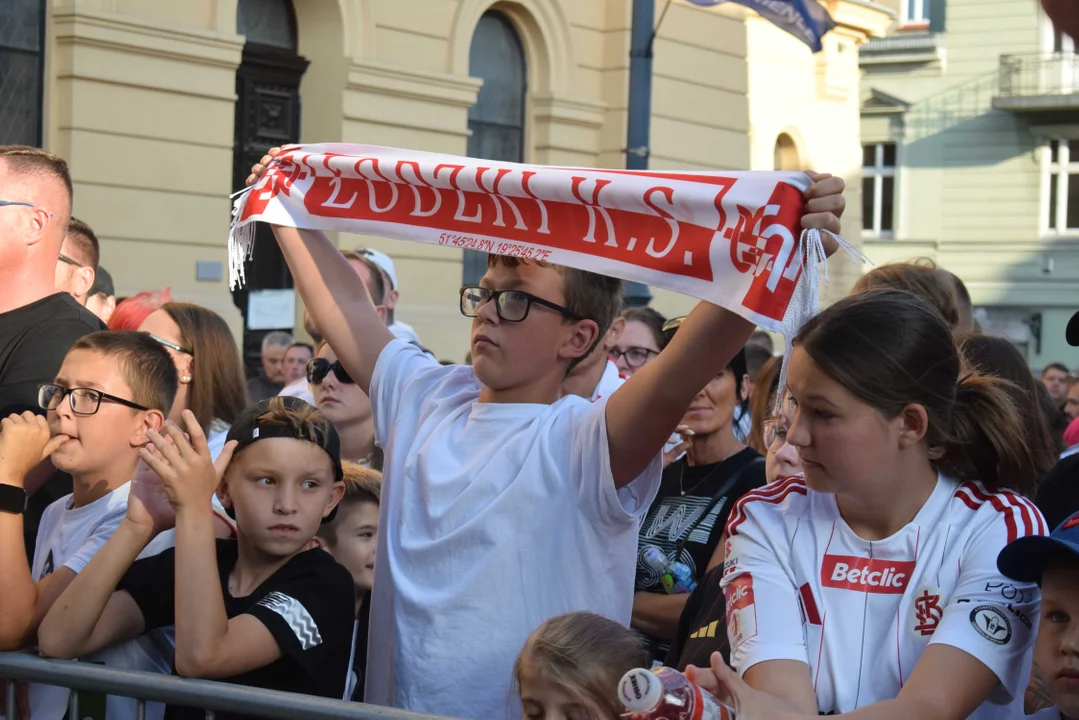Prezentacja drużyny ŁKS-u na placu Wolności