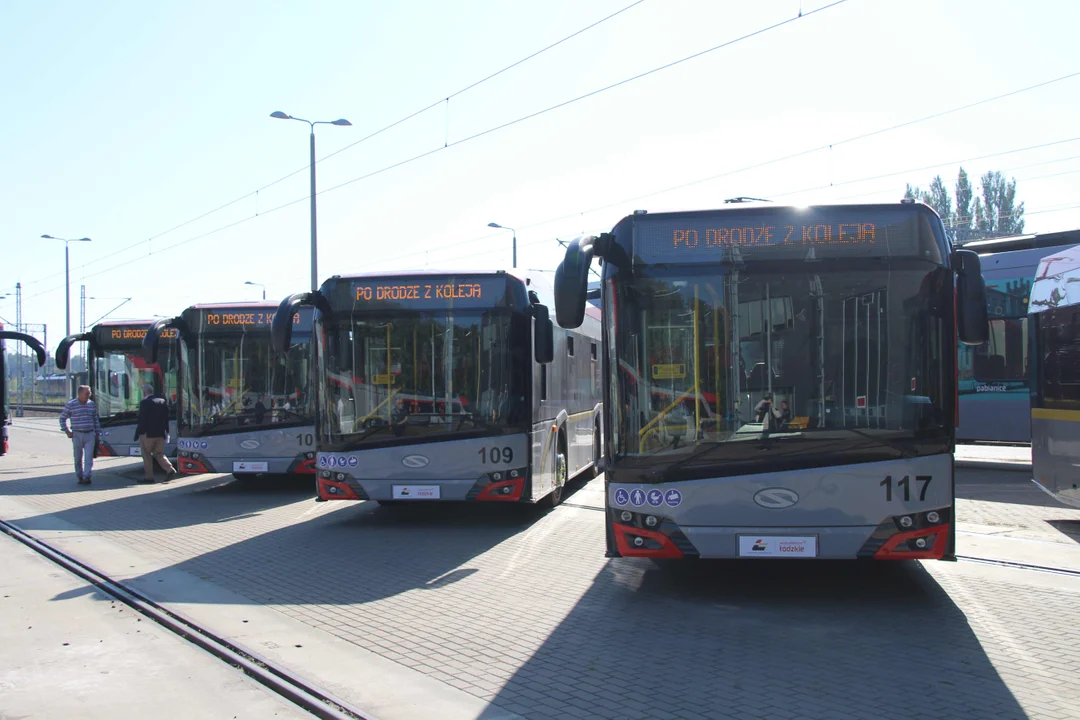 Łódzka Kolej Aglomeracyjna prezentuje nowe autobusy