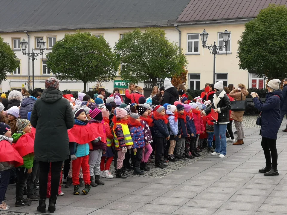 "Żywa flaga" na pl. Jana Pawła II