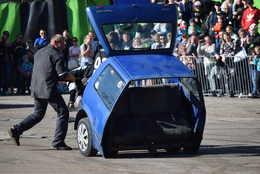 Giganty na czterech kołach zrobiły duże show! Widowiskowy pokaz monster trucków