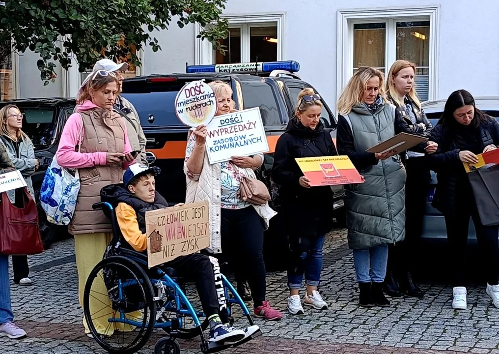 Mieszkańcy lokali komunalnych protestowali w UMŁ