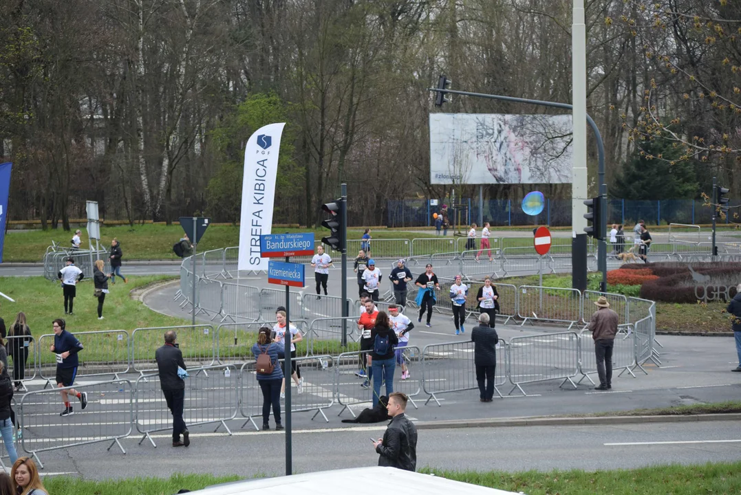 DOZ Maraton ulicami miasta. Zobacz zdjęcia z biegu głównego