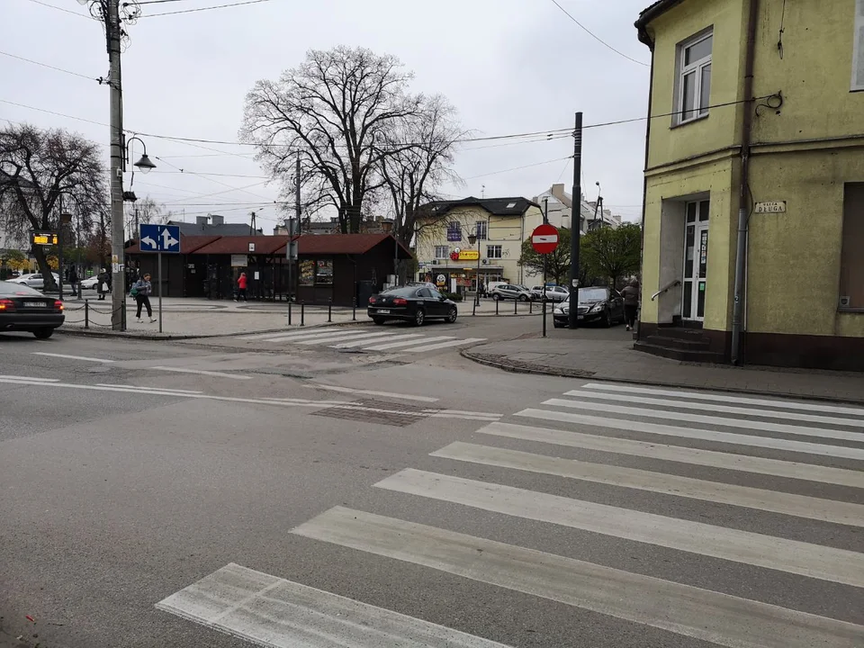 Jakie nazwy nosiły zgierskie ulice przed zmianą w 1990 roku?