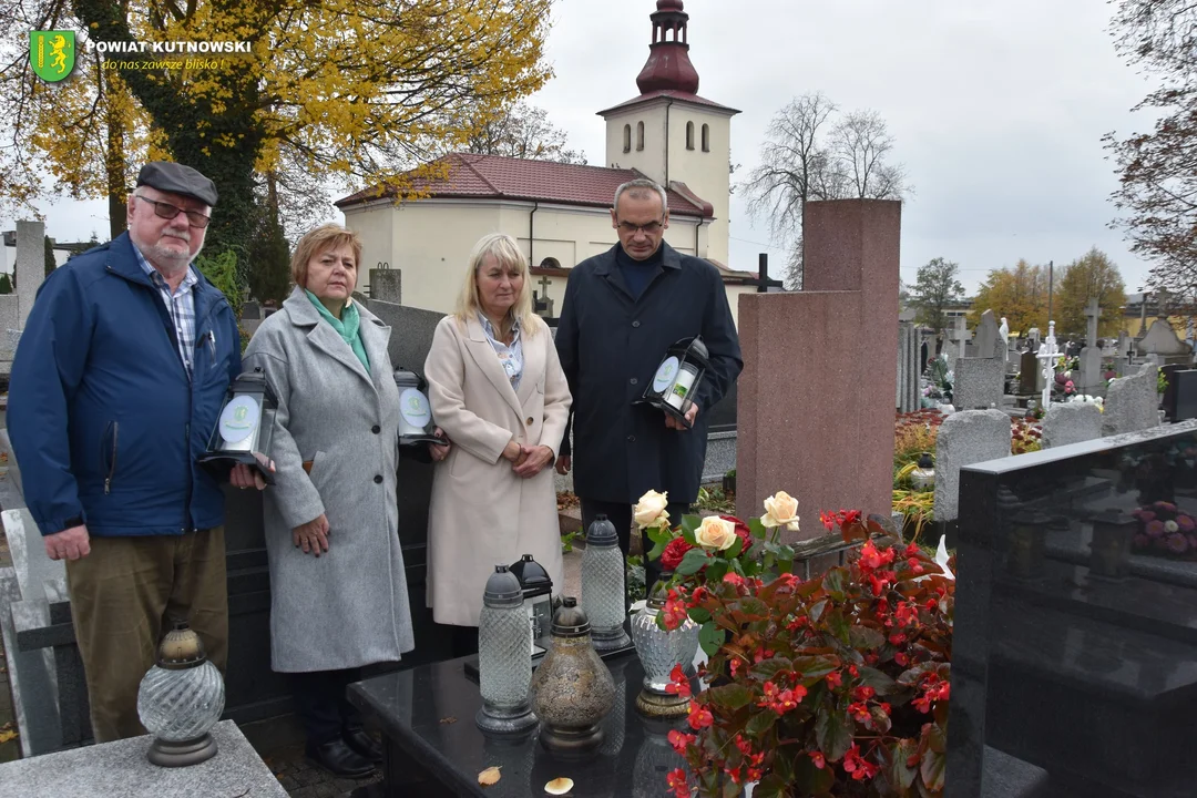 Uczczono pamięć o zmarłych radnych. Zapisali się na kartach historii powiatu - Zdjęcie główne