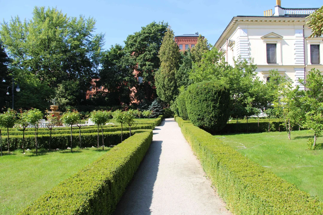 Zachwycający ogród Muzeum Pałacu Herbsta