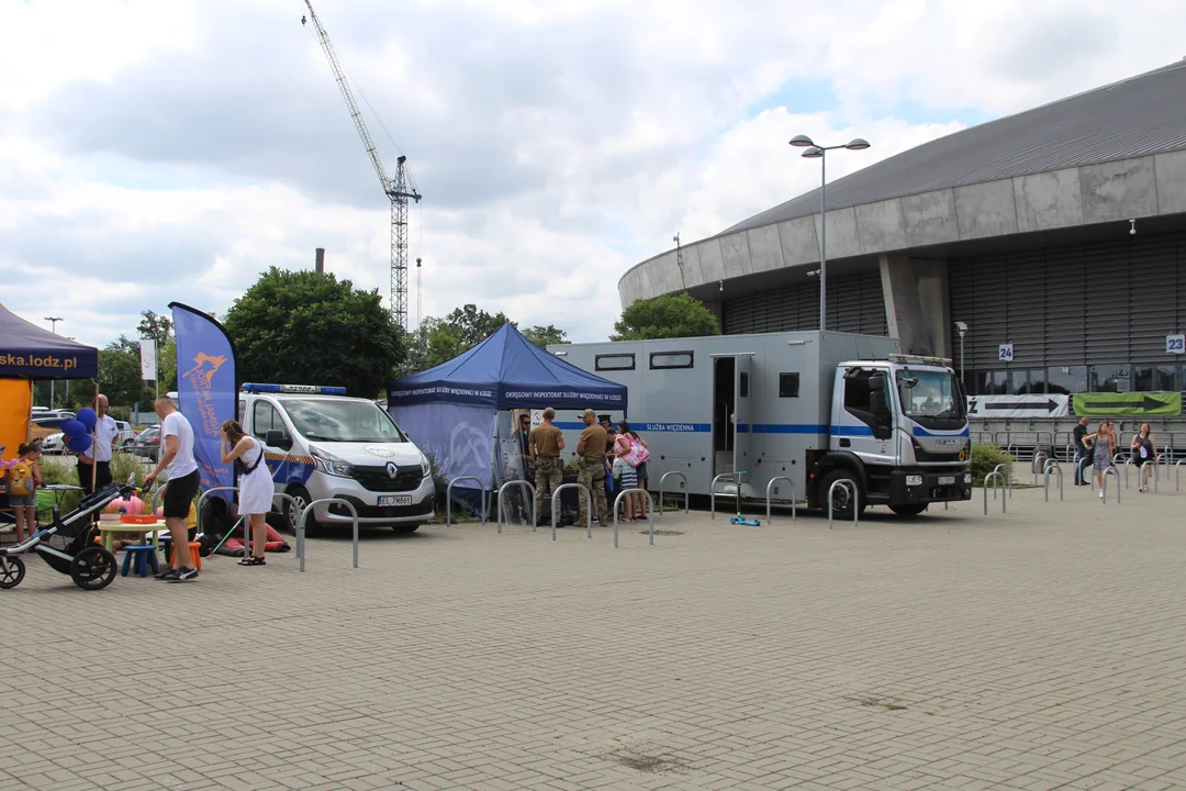 Piknik rodzinny "Bezpieczne Wakacje z Mundurem" pod Atlas Areną