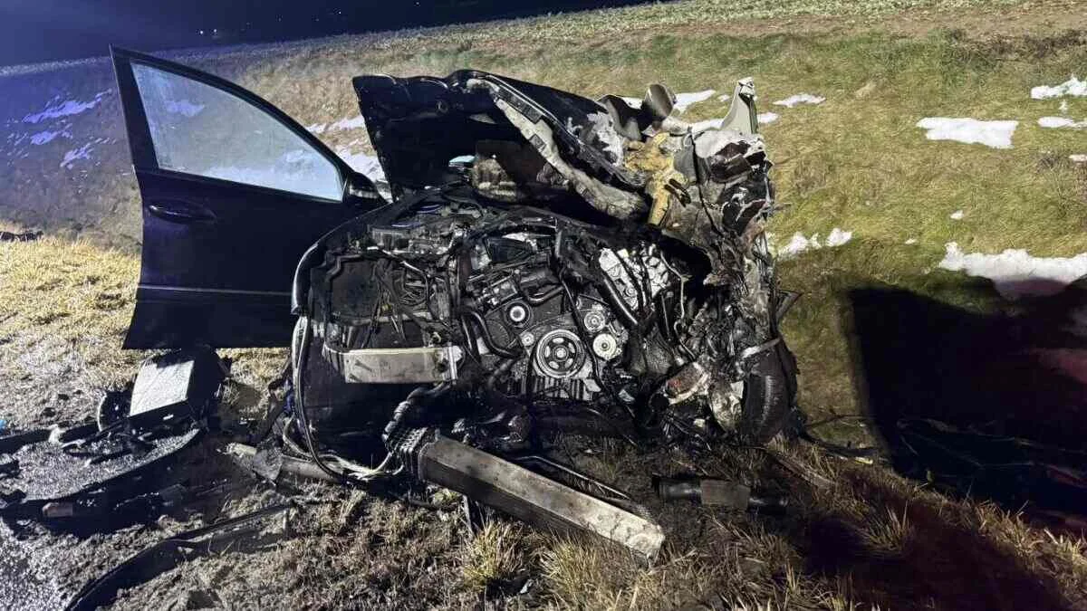 Tragiczny wypadek na DK15 pod Gnieznem. Nie żyje 52-letnia kobieta, dziecko trafiło do szpitala [ZDJĘCIA] - Zdjęcie główne