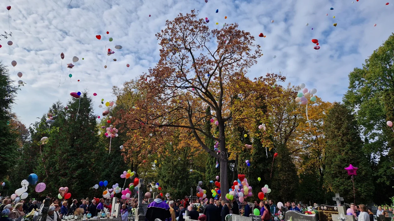 Pożegnanie Walecznej Zosi. Setki baloników wzbiło się w powietrze [ZDJĘCIA] - Zdjęcie główne