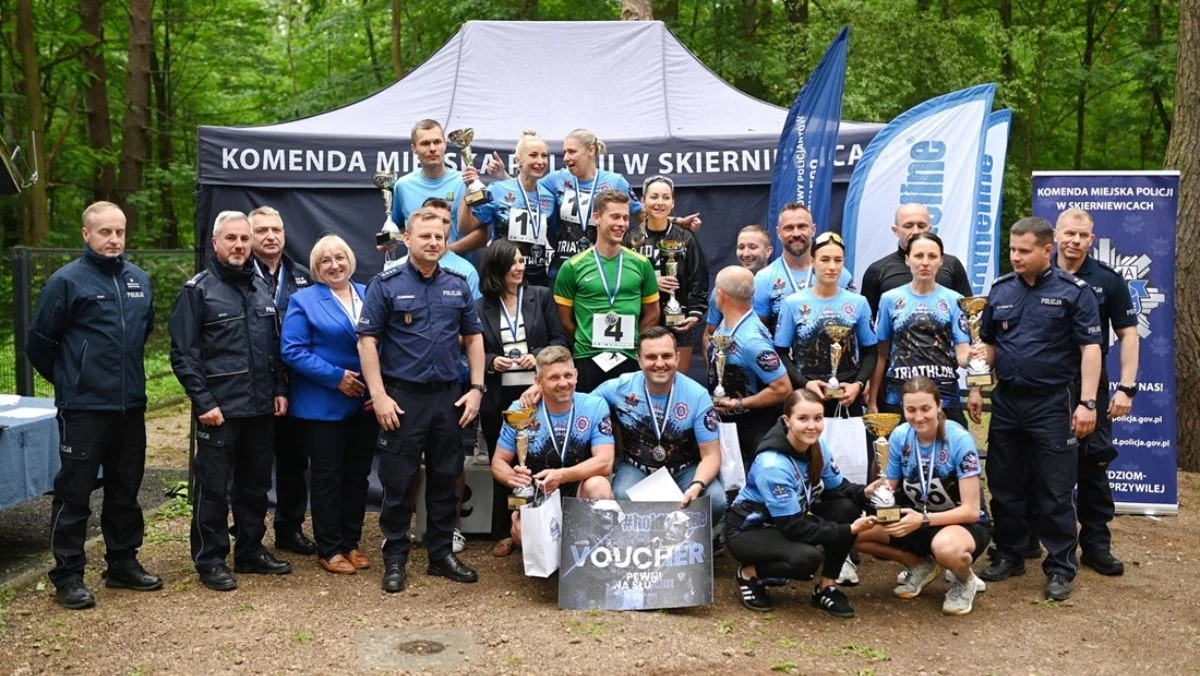 Kutnowscy Policjanci na podium podczas I Skierniewickiego Triathlonu o Puchar Komendanta Wojewódzkiego Policji w Łodzi