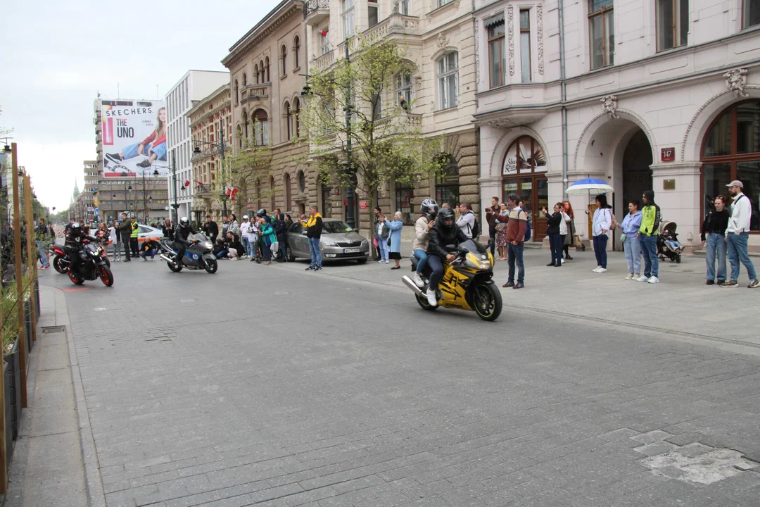 Wielka parada motocyklowa na ulicy Piotrkowskiej w Łodzi