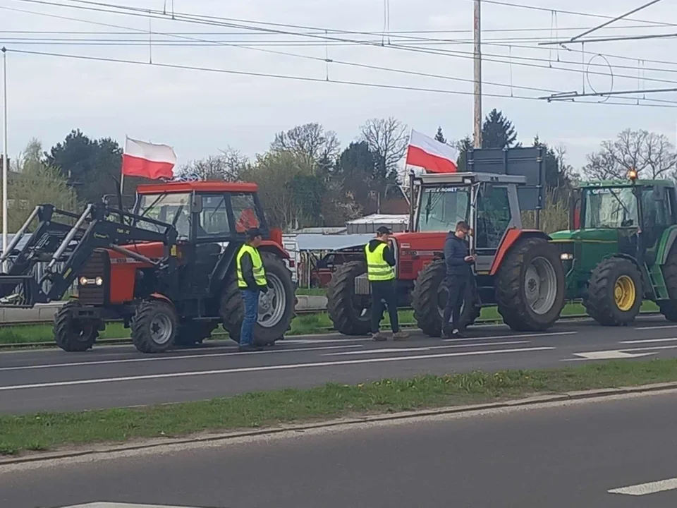 Uwaga kierowcy. Protest rolników na Aleksandrowskiej. Przyjechali najbogatsi?