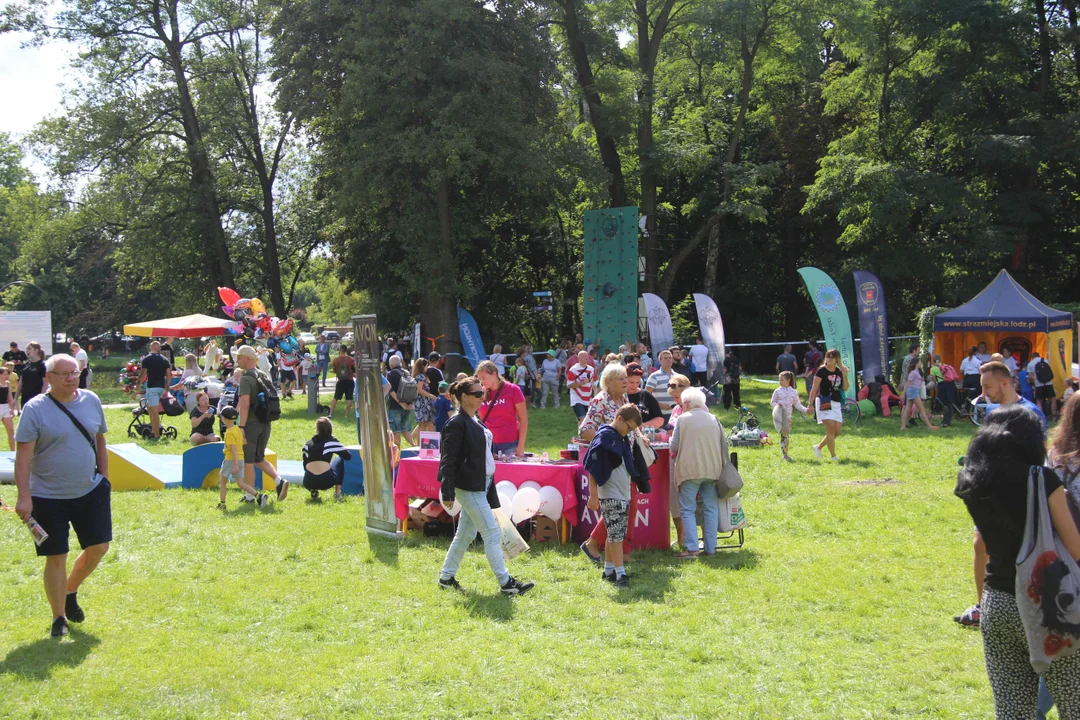 Piknik rodzinny w parku na Młynku w Łodzi