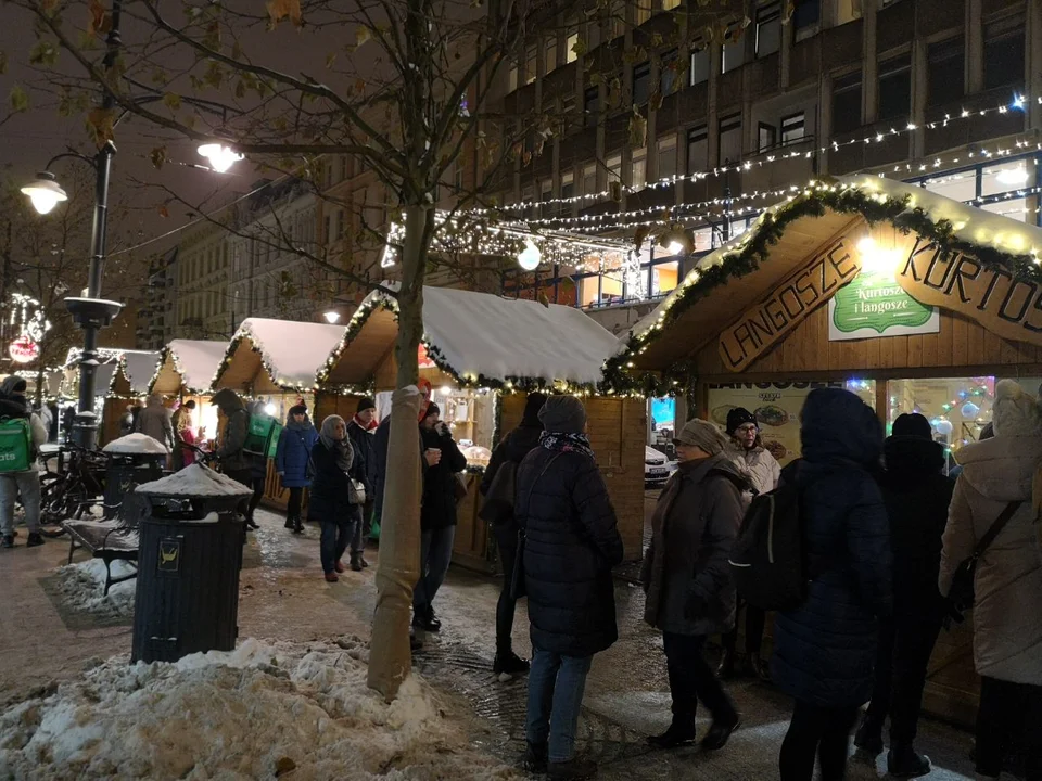 Jarmark świąteczny na Piotrkowskiej