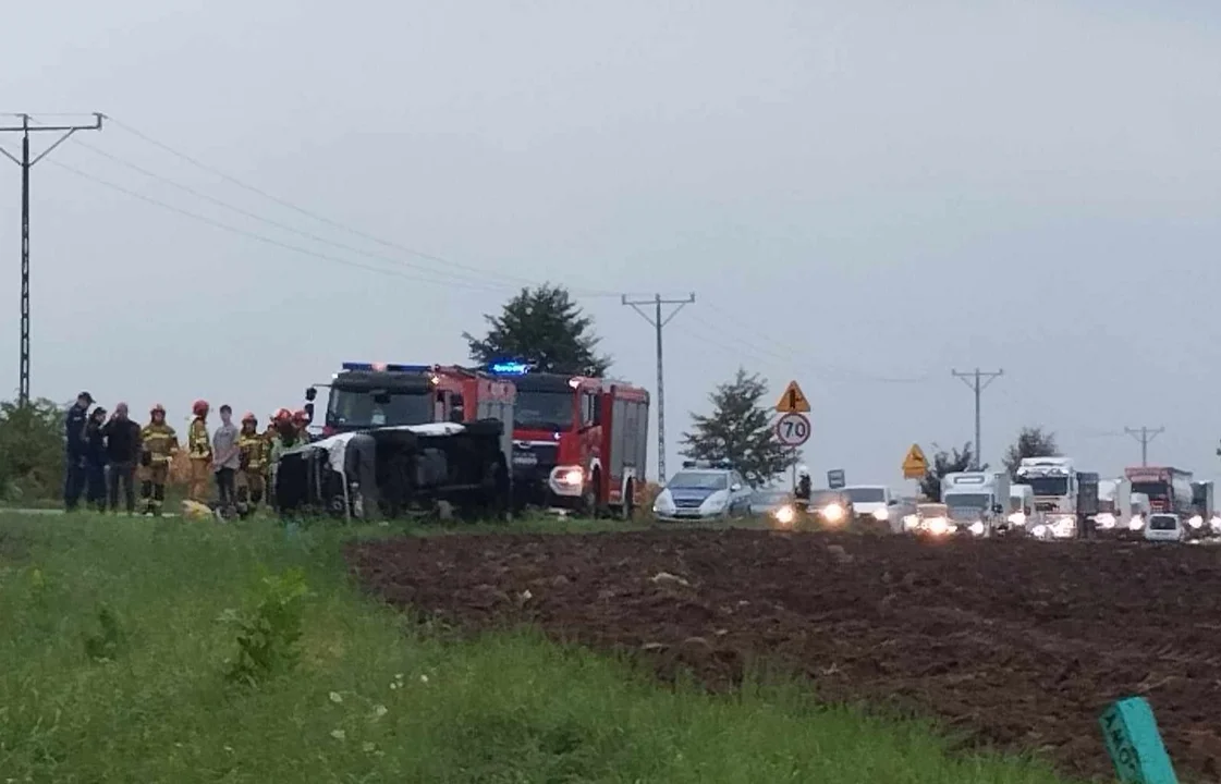 Kolizja na drodze krajowej. Kierowca busa stracił kontrolę nad pojazdem [ZDJĘCIA] - Zdjęcie główne