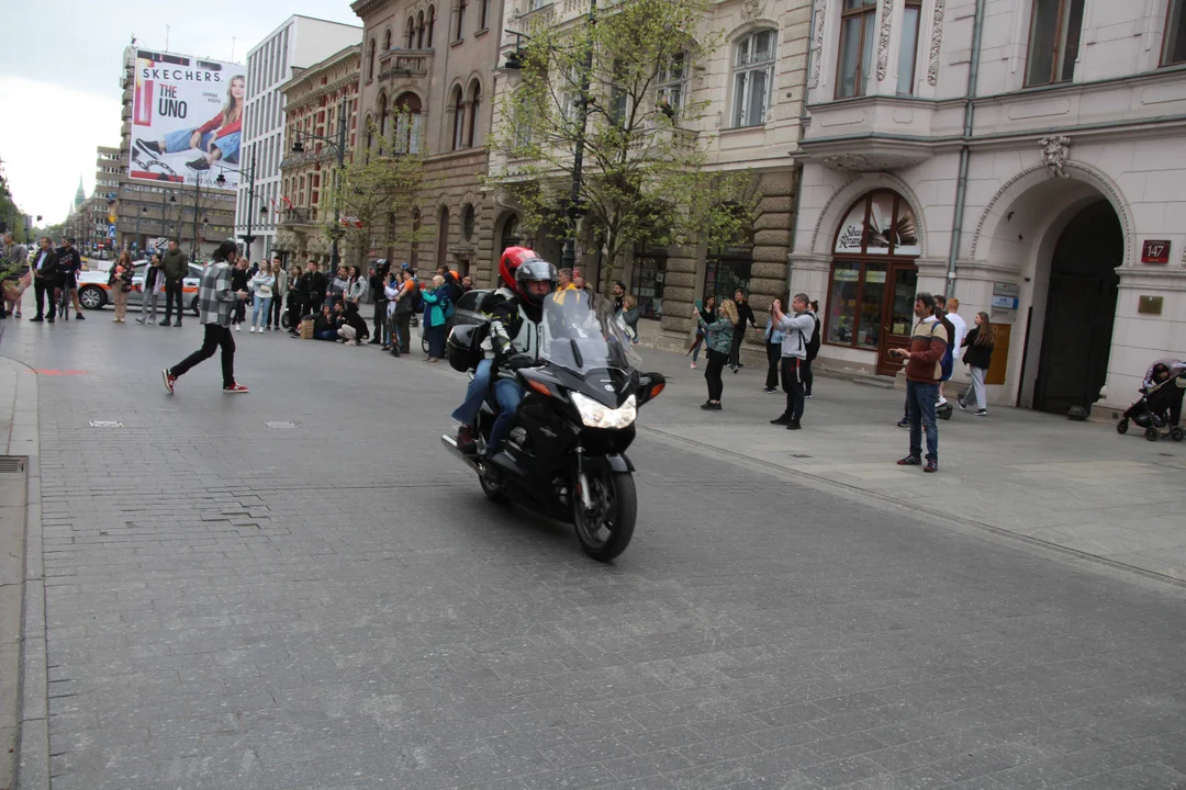 Wielka parada motocyklowa na ulicy Piotrkowskiej w Łodzi