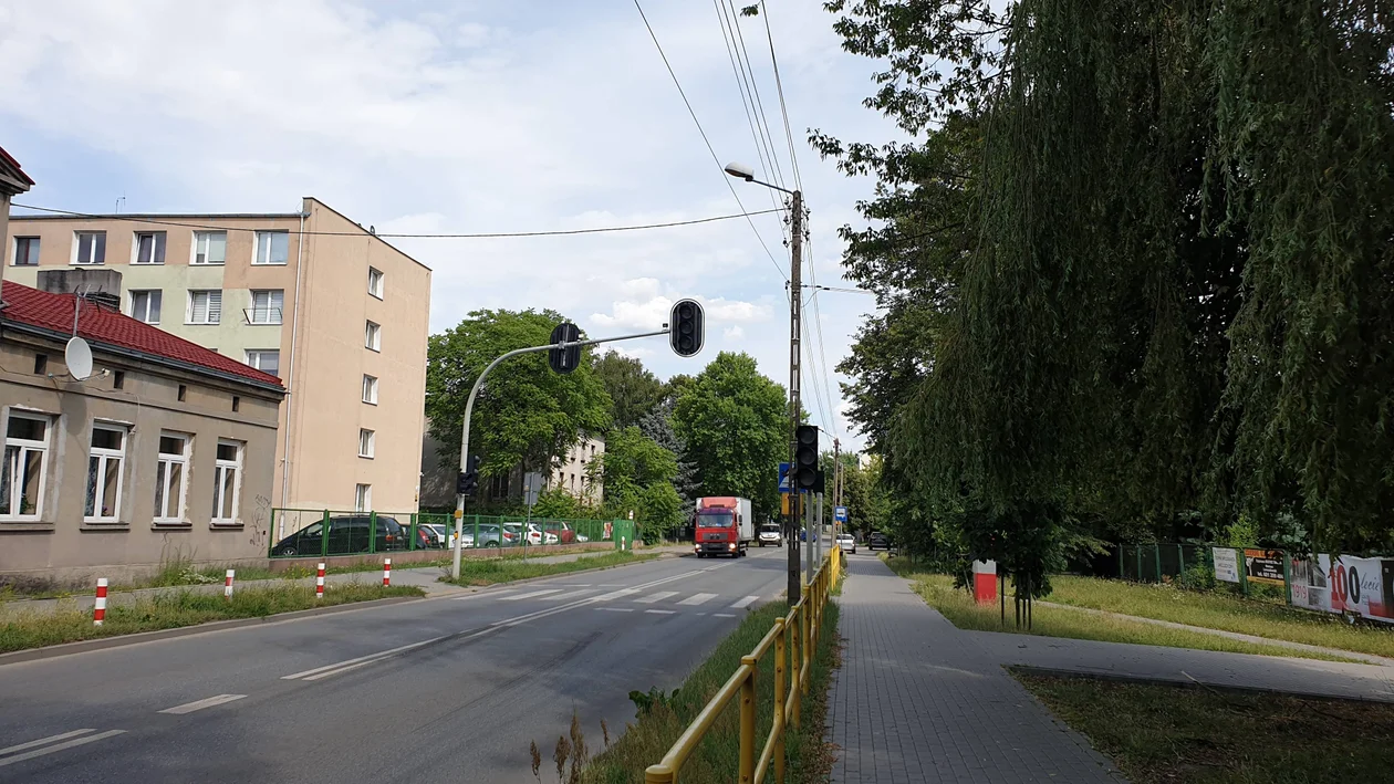 Nie działa sygnalizacja świetlna przed Szkołą Podstawową nr 6 w Zgierzu