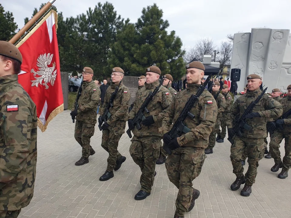 Obchody Zbrodni Zgierskiej na placu Stu straconych [zdjęcia]