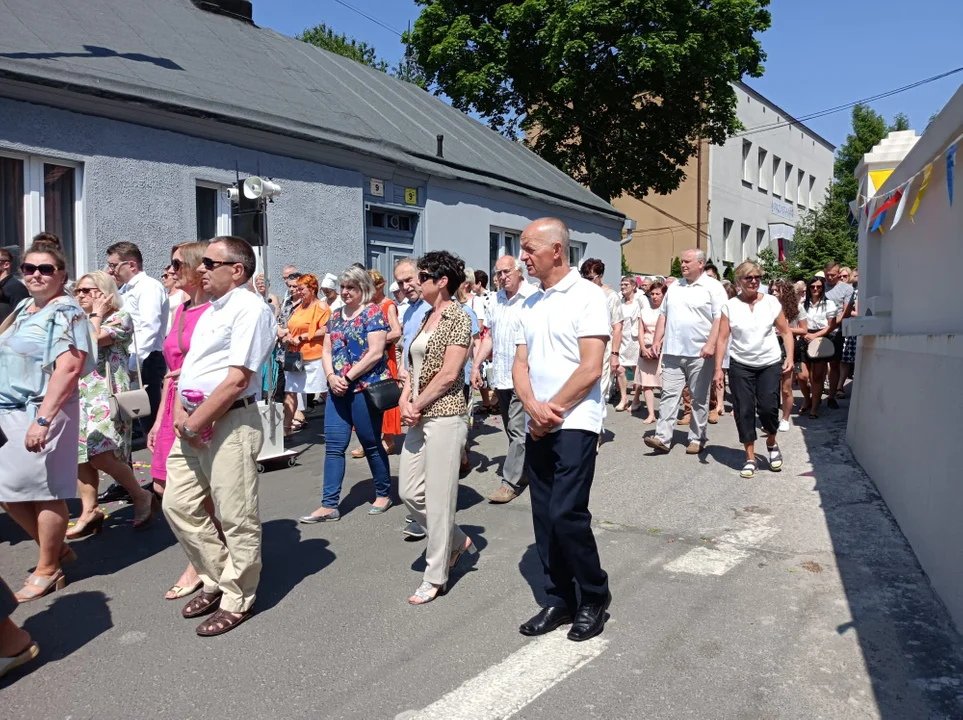 Ulicami Zgierza przeszły procesje Bożego Ciała.