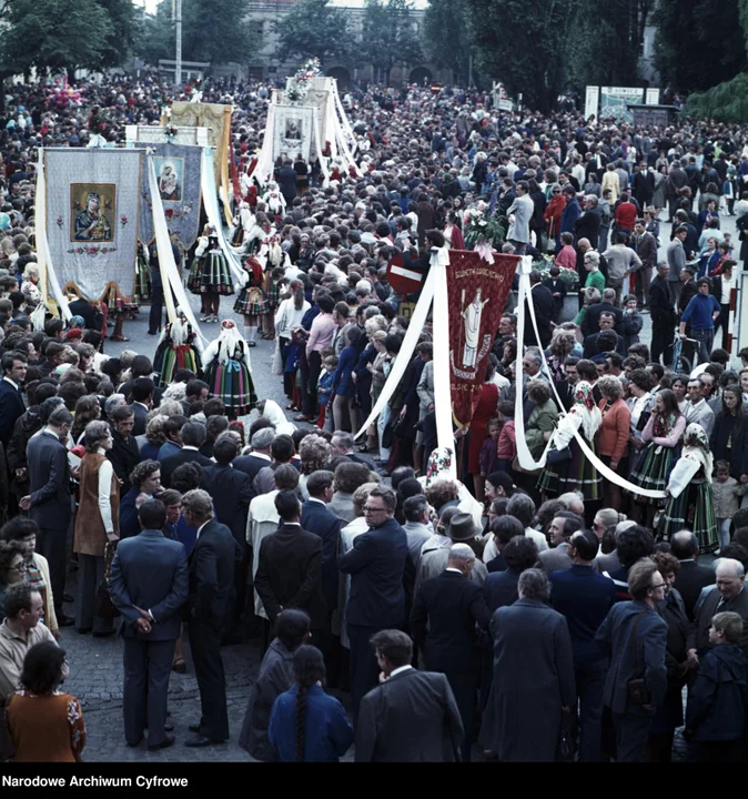 Tradycja, która trwa od XIV wieku – tak wyglądały procesje Bożego Ciała ponad 30 lat temu