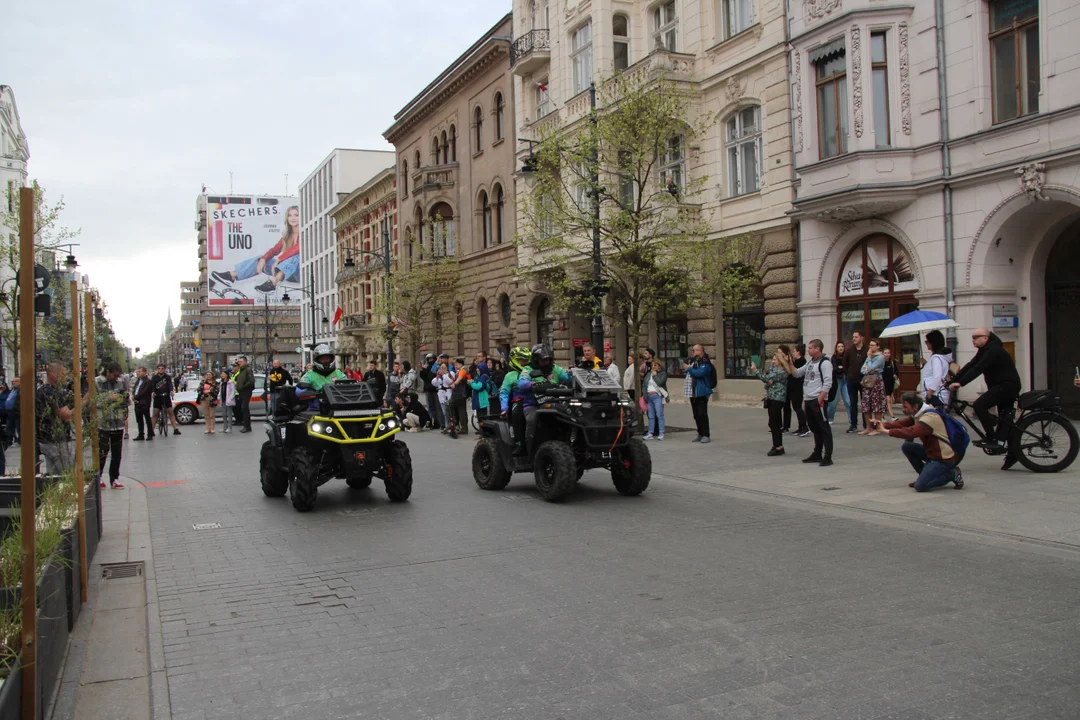 Wielka parada motocyklowa na ulicy Piotrkowskiej w Łodzi