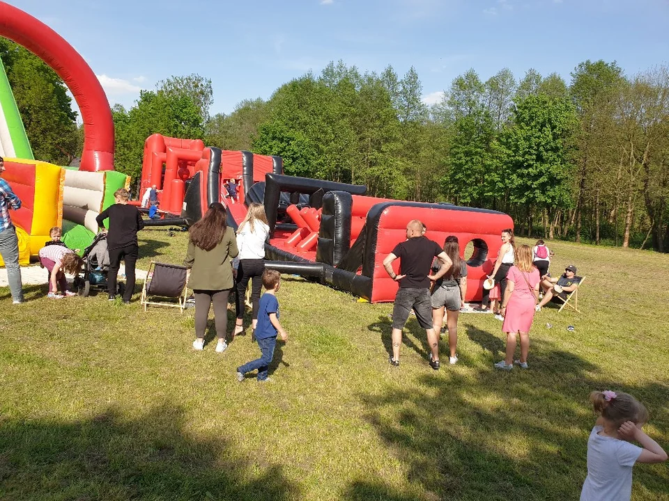 Piknik Strażacki w Dzierżąznej pod Zgierzem. Piękna pogoda i mnóstwo atrakcji, muzyki i dobrego jedzenia [zdjęcia]