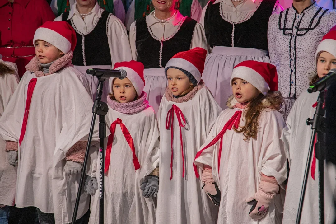 Tak świąteczne iluminacje i wigilia miejska wyglądały w minionym roku (2021)