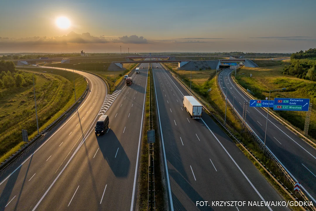 Drogi ekspresowe i autostrady w województwie łódzkim z lotu ptaka