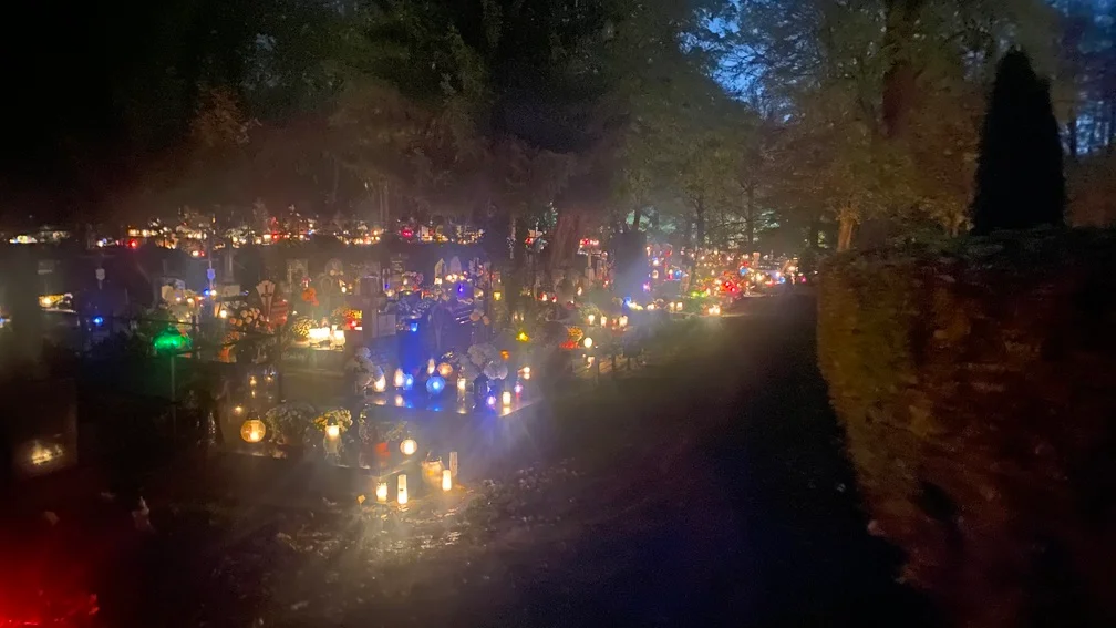 Morze świateł w Gdańsku. Tak wyglądał Cmentarz Garnizonowy w Wszystkich Świętych 2025