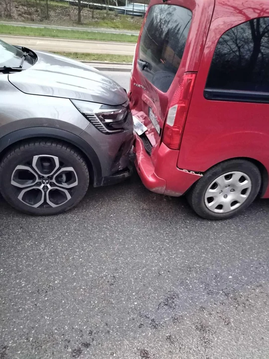 Zderzenie czterech aut na trasie W-Z w Łodzi