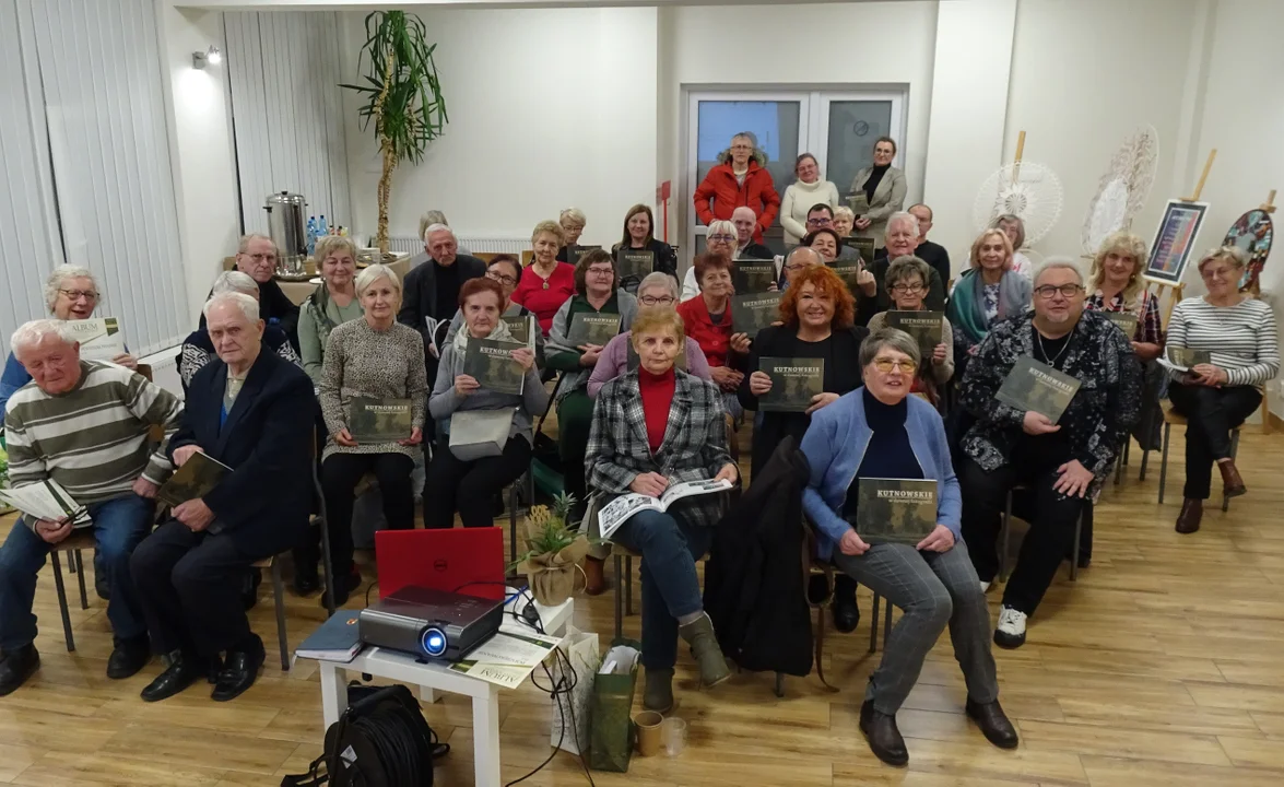 Fascynujące opowieści mieszkańców Żychlina zainspirowane fotografiami z albumu [ZDJĘCIA] - Zdjęcie główne