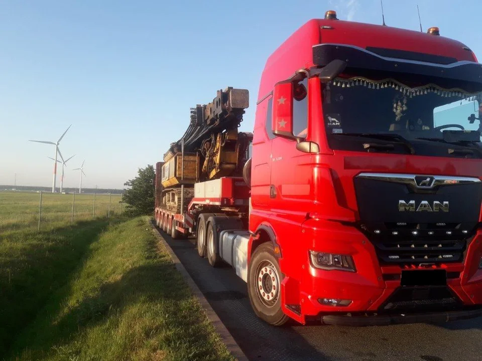 Niechlubny bohater nocnej kontroli na autostradzie. Ta maszyna nie powinna się tu znaleźć [ZDJĘCIA] - Zdjęcie główne