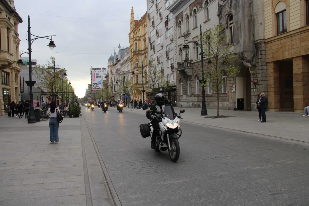 Wielka parada motocyklowa na ulicy Piotrkowskiej w Łodzi