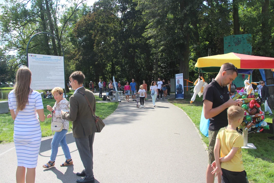 Piknik rodzinny w parku na Młynku w Łodzi