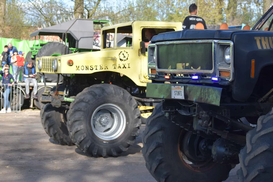 Giganty na czterech kołach zrobiły duże show! Widowiskowy pokaz monster trucków