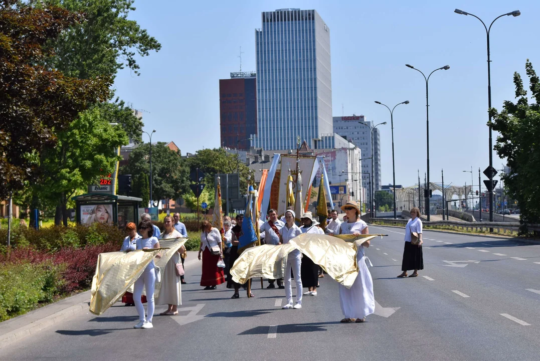 Procesje Bożego Ciała przeszły ulicami Łodzi