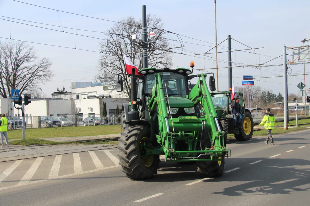 Protest rolników w Łodzi - skrzyżowanie Aleksandrowska/Szczecińska