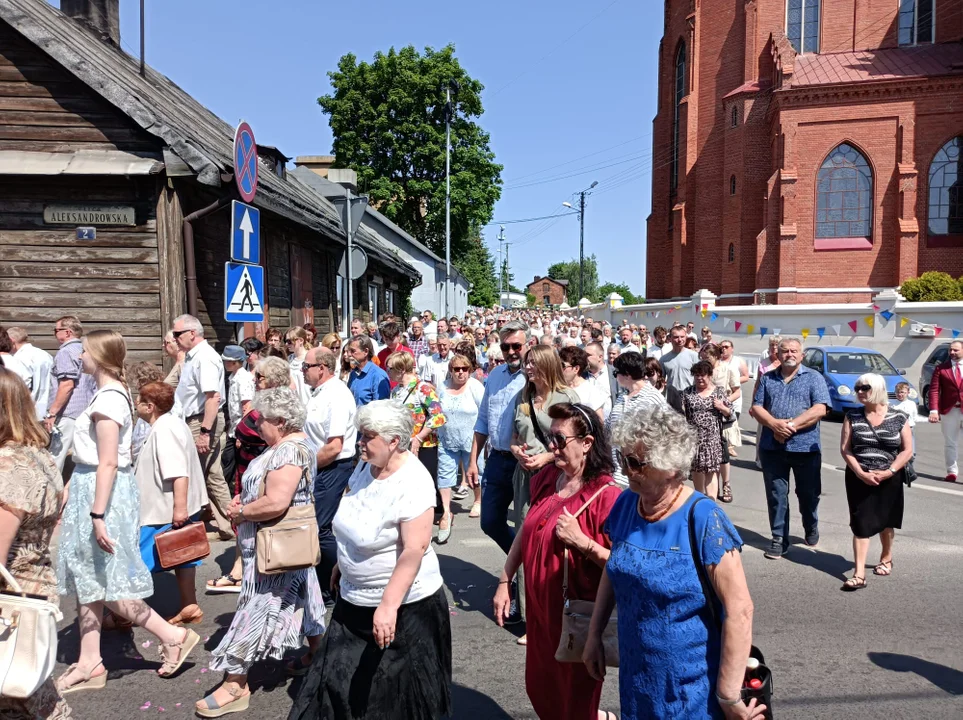 Ulicami Zgierza przeszły procesje Bożego Ciała.