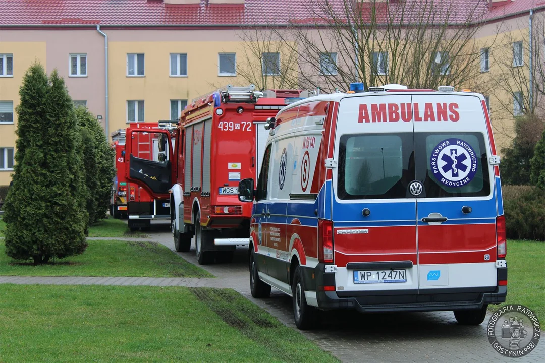 Trzy zastępy straży pożarnej na osiedlu. Przyczyną przypalony garnek