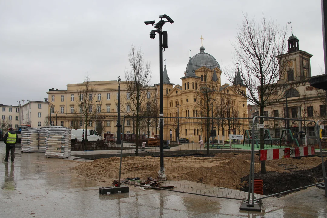 Plac Wolności w Łodzi wciąż placem budowy