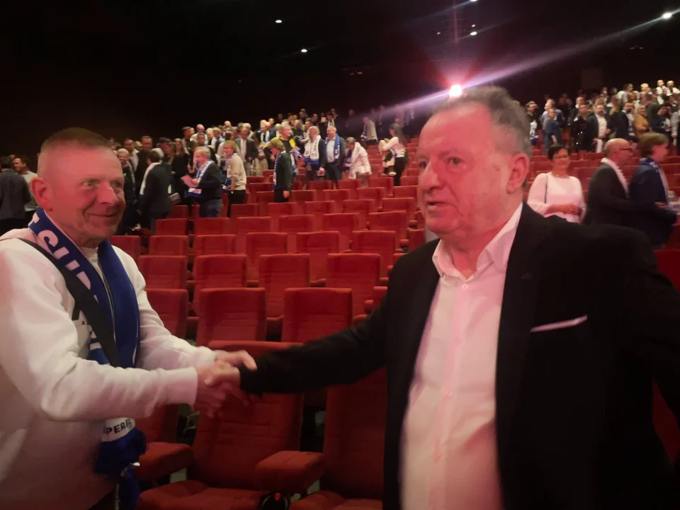 Każdy chciał uścisnąć dłoń legendy.