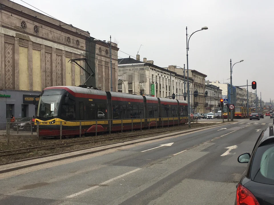 Zatrzymanie tramwajów na Zachodniej. Musiała przyjechać karetka [zdjęcia] - Zdjęcie główne