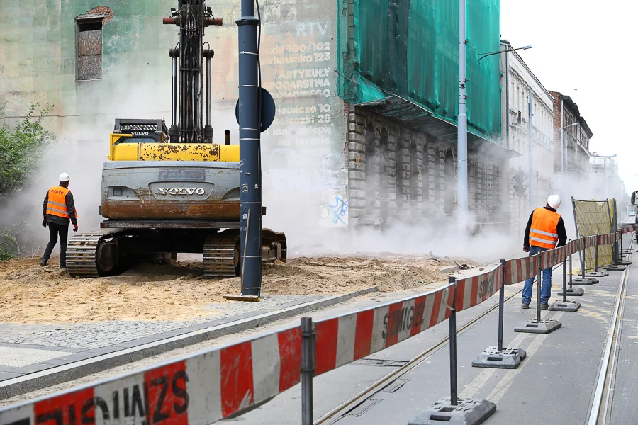 Kamienica przy Kilińskiego 49, w końcu, zostanie zburzona. Wiemy kiedy wrócą tramwaje