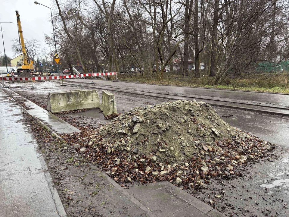 Trwa odbudowa mostku na ulicy Siewnej w Łodzi