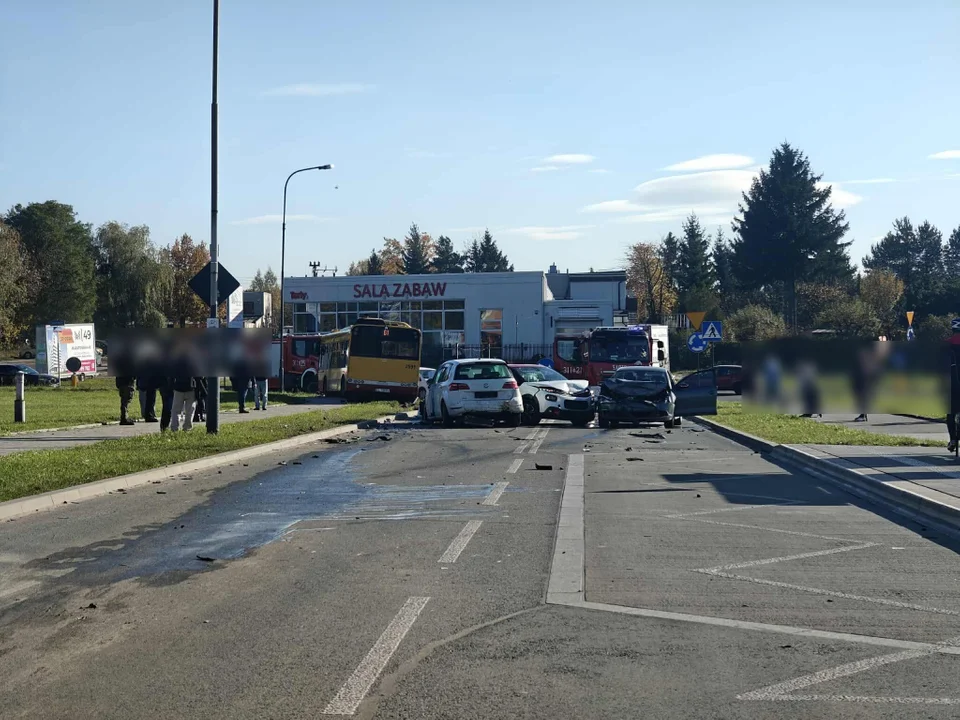 Wypadek na Retkini. Zasłabł kierowca autobusu
