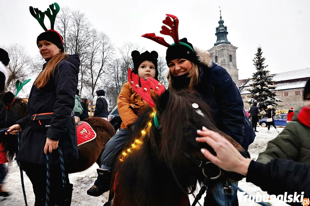 Jarmark Bożonarodzeniowy 2023 w Sulejowie. Tłumy mieszkańców i magia świąt