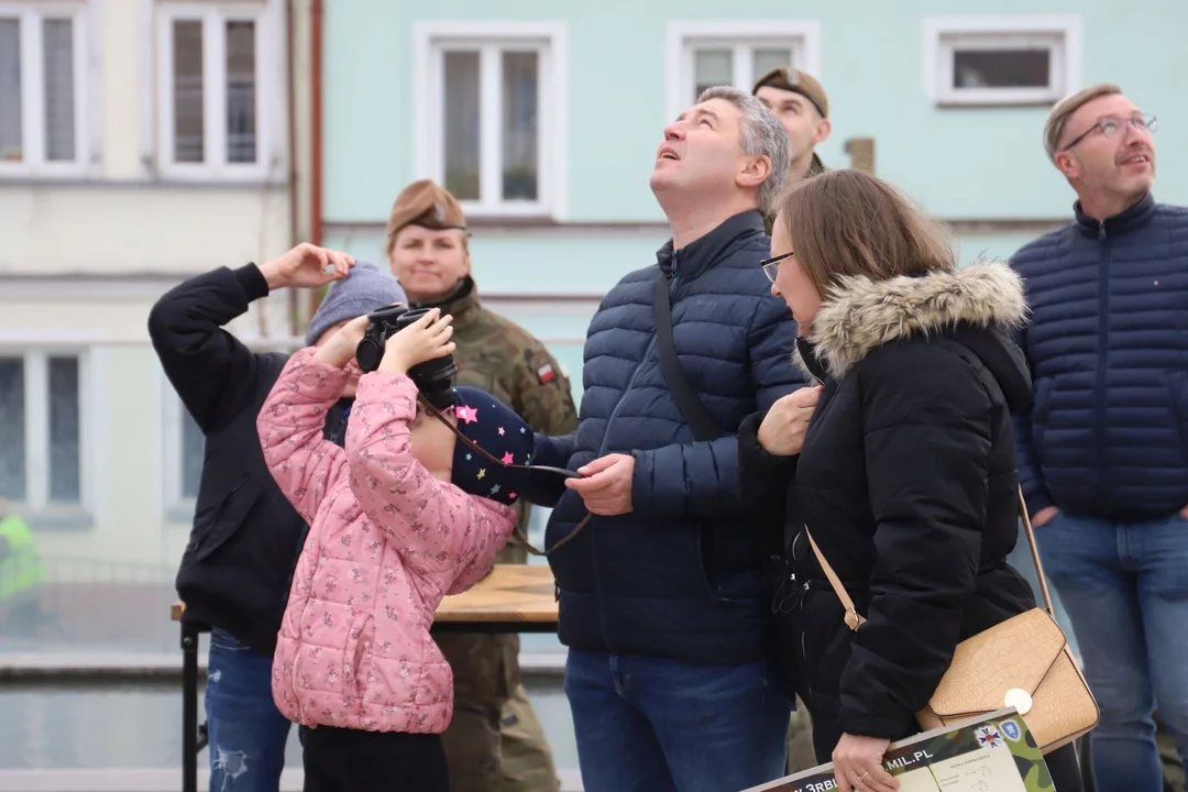 Tłumy na Pikniku Wojskowym z okazji Święta Niepodległości