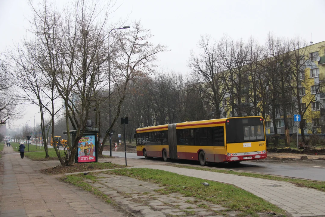 Utrudnienia dla pieszych i podróżnych MPK Łódź na Lutomierskiej