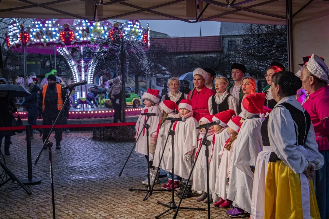 Tak świąteczne iluminacje i wigilia miejska wyglądały w minionym roku (2021)