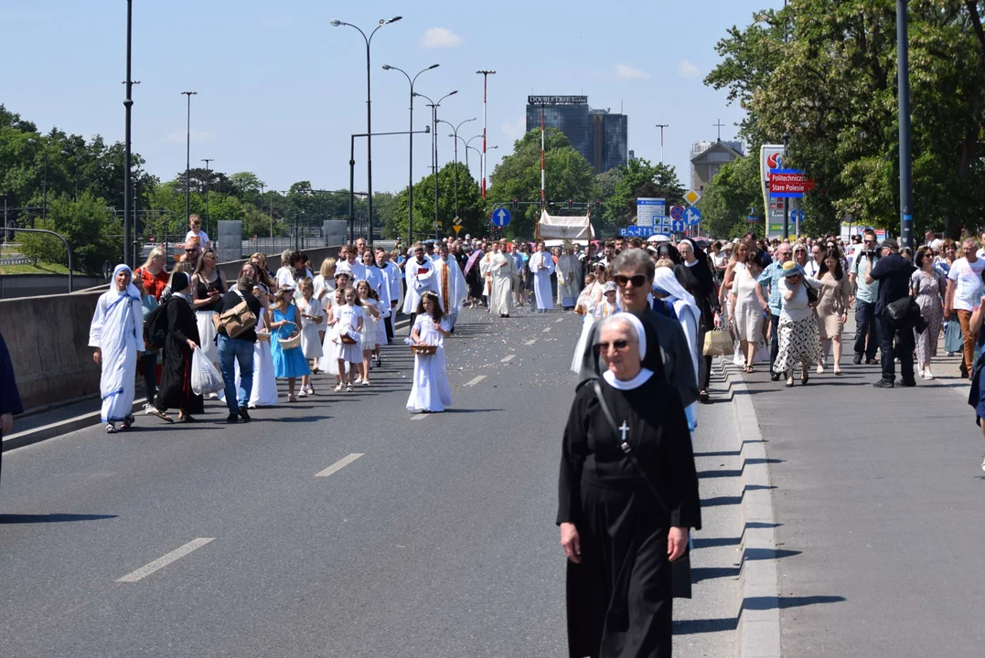 Procesje Bożego Ciała przeszły ulicami Łodzi